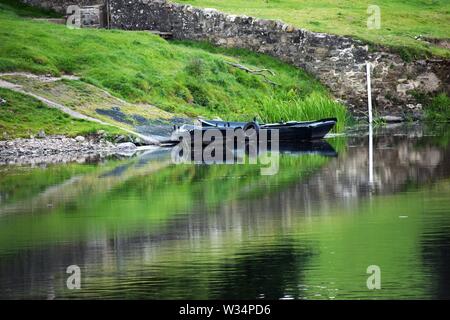 Fisherman's rudern Boote auf dem Fluss Tweed in der Nähe von Carham Stockfoto