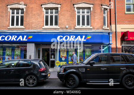 Coral Buchmacher High Street Branch, Stourbridge, West Midlands, Großbritannien Stockfoto