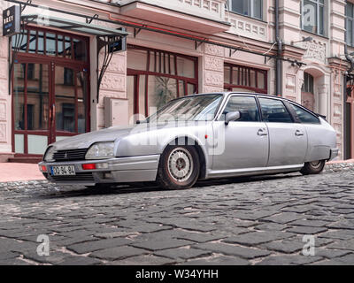 Kiew, Ukraine - Juli 11, 2019: Citroen CX 25 TRD Turbo auf den Straßen der Stadt Stockfoto