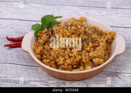 Couscous mit Fleisch und Gewürze Stockfoto