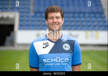 Bielefeld, Deutschland. 12. Juli, 2019. Fussball 2. Bundesliga: Fotoshooting für Arminia Bielefeld für die Saison 2019/20 in der Schüco Arena: Physiotherapeut Mario Bertling. Credit: Friso Gentsch/dpa/Alamy leben Nachrichten Stockfoto