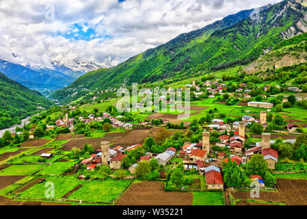 Mestia Stadt im oberen Swanetien, Georgien Stockfoto