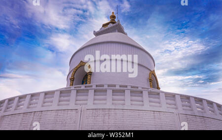 Pokhara Shanti Stupa ist eine buddhistische Pagode Stil Denkmal auf Anadu Hill der ehemaligen Pumdi Bhumdi Village Development Committee, im Bezirk von Ka Stockfoto