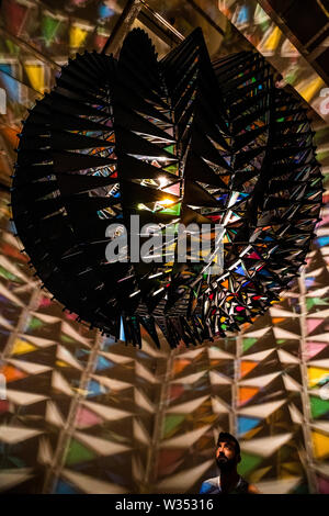 London, Großbritannien. 12. Juli, 2019. . 12. Juli, 2019. Im realen Leben, 2019 - Olafur Eliasson: Im realen Leben in der Tate Modern. Sechzehn Jahre seit seinem Sun Installation in der Turbine Hall der Tate Modern, im realen Leben ist eine Umfrage, die über 30 Jahre von Eliassons Karriere. Mit über 40 Werke, von denen die meisten in Großbritannien zum ersten Mal gezeigt werden - die Ausstellung thematisiert das Engagement der Künstler mit einigen der drängendsten Probleme, vom Klimawandel bis zur Migration. Credit: Guy Bell/Alamy Live News Credit: Guy Bell/Alamy leben Nachrichten Stockfoto