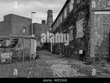 Typisch für die Industrielandschaft von Stoke-on-Trent, EINEM Flaschenofen oder Flaschenofen, bezeichnet "Bottle" die Form der Struktur Stockfoto