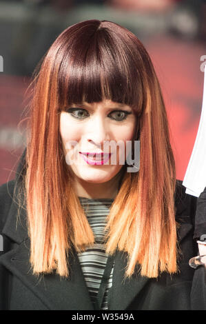 London, Großbritannien. Ana Matronic von Scissor Sisters bei der Europäischen Premiere für Star Wars: Der letzte Jedi in der Royal Albert Hall, London, England, UK am Dienstag, 12. Dezember 2017. Ref: LMK 370-J 1295-131217 Justin Ng/Sehenswürdigkeit Media WWW.LMKMEDIA.COM Stockfoto