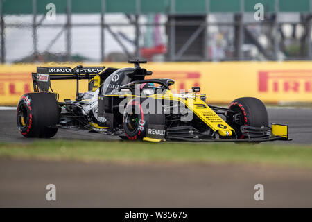 TOWCESTER, VEREINIGTES KÖNIGREICH. 12 Jul, 2019. Daniel Ricciardo von Renault in der Praxis 1 während des Formel 1 Rolex Grand Prix von Großbritannien 2019 in Silverstone am Freitag, Juli 12, 2019 in TOWCESTER, ENGLAND. Credit: Taka G Wu/Alamy leben Nachrichten Stockfoto