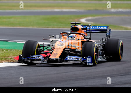 TOWCESTER, VEREINIGTES KÖNIGREICH. 12 Jul, 2019. Carlos Sainz von McLaren in der Praxis Sitzung 2 Während der Formel 1 Rolex Grand Prix von Großbritannien 2019 in Silverstone am Freitag, Juli 12, 2019 in TOWCESTER, ENGLAND. Credit: Taka G Wu/Alamy leben Nachrichten Stockfoto