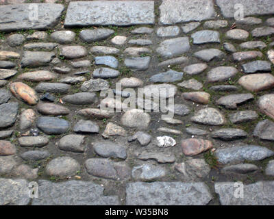 Schöne Textur eines im Fußboden aus asymmetrischen Felsen/Fliesen. Schöne erdigen, natürlichen Farben und tollen Details. Nahaufnahme Farbe Bild. Stockfoto