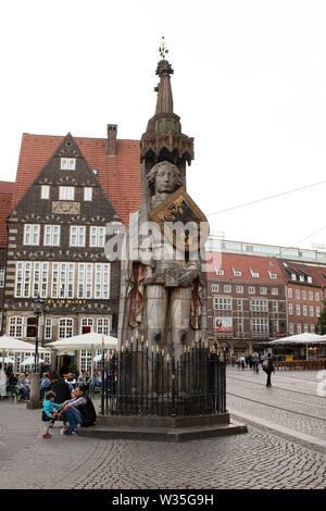 Die Rolandstatue aus dem 15. Jahrhundert auf dem Bremer Marktplatz. Stockfoto