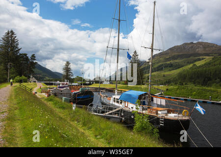 Der Caledonian Canal an Laggan Lochs, Schottland, Großbritannien. Stockfoto