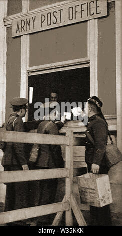 WWII-Truppen buchung Briefe nach Hause an einem British Forces Post Offfice in Frankreich Stockfoto