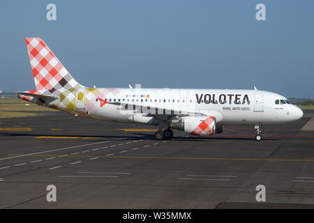 VOLTEA AIRBUS A319-100 EC-MTC. Stockfoto