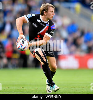 Warrington, Cheshire, UK. 12. Juli, 2019. RFL Rugby League, Warrington Wolves versus Salford Roten Teufel; Logan Tomkins von Salford der Roten Teufel, sucht nach einer Pass Credit: Aktion plus Sport/Alamy leben Nachrichten Stockfoto