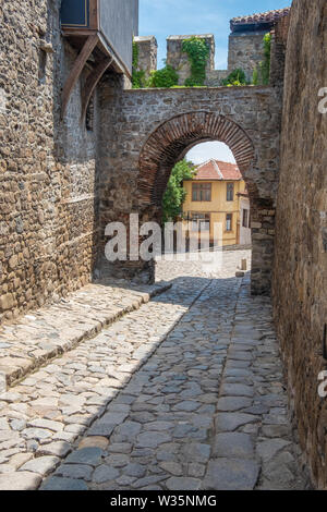 Hisar Kapia ist ein mittelalterliches Tor in der Altstadt von Plovdiv, Stadt Stockfoto