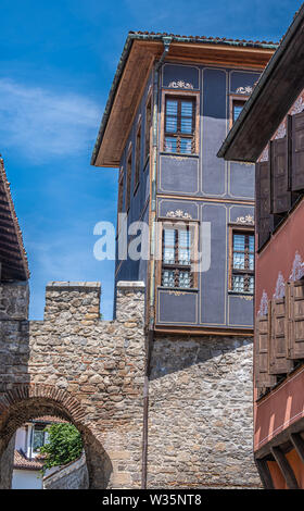 Hisar Kapia ist ein mittelalterliches Tor in der Altstadt von Plovdiv, Stadt Stockfoto