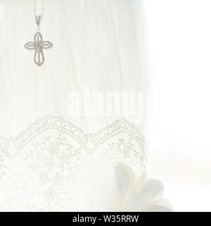 Hochzeit Kleid, Blumen, Schuhe, Ohrringe Stockfoto