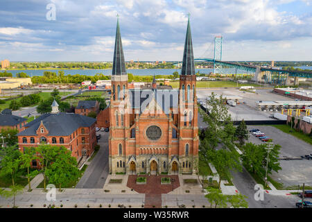 Detroit, Michigan - Ste. Anne de Detroit Katholische Kirche. Im Jahre 1701 von französischen Kolonisten gegründet, die Pfarrei ist jetzt meistens Hispanic. Es ist die Zweite alte Stockfoto