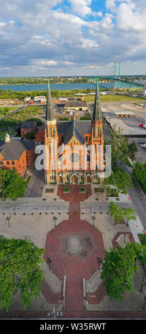 Detroit, Michigan - Ste. Anne de Detroit Katholische Kirche. Im Jahre 1701 von französischen Kolonisten gegründet, die Pfarrei ist jetzt meistens Hispanic. Es ist die Zweite alte Stockfoto