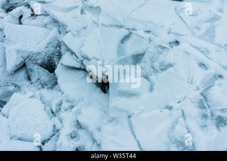 Ansicht von oben von gerissenen ice Shards von Utah Lake, USA Stockfoto