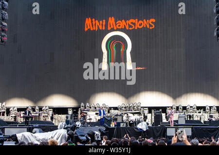 Mailand Italien. 12. Juli 2019. Die amerikanische Band MINI VILLEN führt live auf der Bühne im Stadio San Siro Eröffnung der Show von Muse. Stockfoto