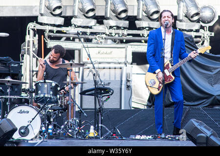Mailand Italien. 12. Juli 2019. Die amerikanische Band MINI VILLEN führt live auf der Bühne im Stadio San Siro Eröffnung der Show von Muse. Stockfoto