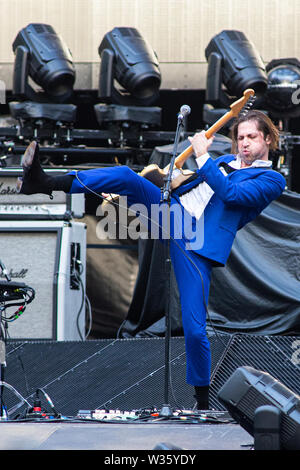 Mailand Italien. 12. Juli 2019. Die amerikanische Band MINI VILLEN führt live auf der Bühne im Stadio San Siro Eröffnung der Show von Muse. Stockfoto