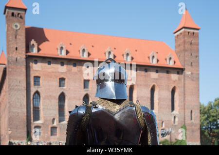 Reihenfolge der Halbmond Ritter Tobias Capwell in turnierenden während der Xxviii Miedzynarodowy Turniej Rycerski Krola Jana III (das Turnier von König John Stockfoto