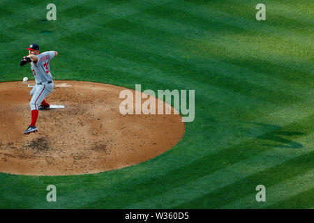 Philadelphia, Pennsylvania, USA. 12. Juli, 2019. Washington Angehörigen des Kruges Stephen Strasburg (37), die in Aktion während der MLB Spiel zwischen den Washington Nationals und Philadelphia Phillies am Citizens Bank Park in Philadelphia, Pennsylvania. Christopher Szagola/CSM/Alamy leben Nachrichten Stockfoto