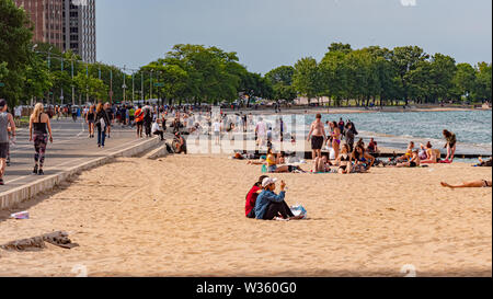 Der Strand in Chicago an einem heissen Sommertag - CHICAGO, USA - Juni 11, 2019 Stockfoto