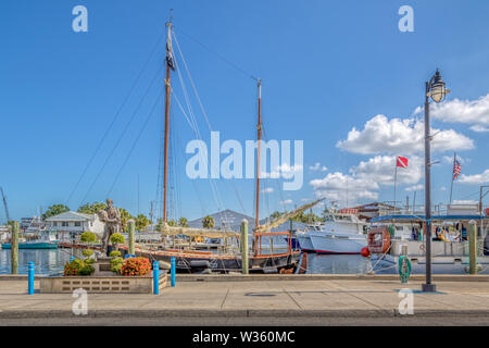 Tarpon Springs, Florida. Eine kleine historische Stadt am Wasser mit einer Geschichte der Taucher und griechischem Einfluss. Stockfoto