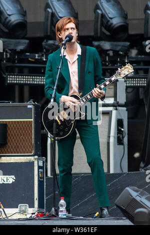 Mailand Italien. 12. Juli 2019. Die englische Rockband DIE AMAZONEN führt live auf der Bühne im Stadio San Siro Eröffnung der Show von Muse. Stockfoto