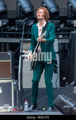 Mailand Italien. 12. Juli 2019. Die englische Rockband DIE AMAZONEN führt live auf der Bühne im Stadio San Siro Eröffnung der Show von Muse. Stockfoto