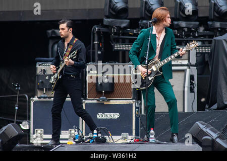 Mailand Italien. 12. Juli 2019. Die englische Rockband DIE AMAZONEN führt live auf der Bühne im Stadio San Siro Eröffnung der Show von Muse. Stockfoto