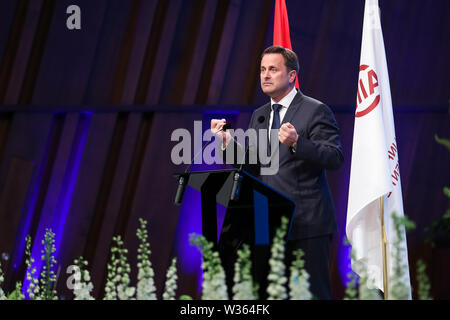 Luxemburg. 12. Juli, 2019. Der luxemburgische Premierminister Xavier BETTEL Rede während der Eröffnungszeremonie an der vierten jährlichen Treffen der asiatischen Infrastruktur Investitionsbank (AIIB) in Luxemburg, 12. Juli 2019. Das vierte Jahrestreffen des China-initiierte AIIB trat weg hier am Freitag zum ersten Mal außerhalb von Asien, Zeichnung über 1.000 AIIB Beamte, Vertreter der Mitglieder und Partner, Führungskräfte und Experten. Credit: Zhang Cheng/Xinhua/Alamy leben Nachrichten Stockfoto