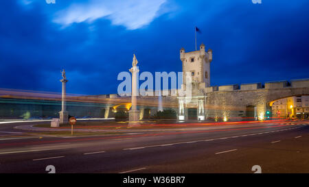 Puertas de Tierra Cadiz Spanien bei Nacht Stockfoto