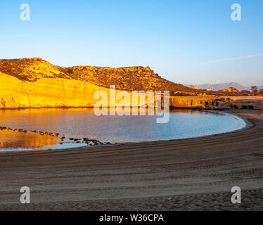 Aguilas, geschützten Marine Park der vier Buchten, auf das Mittelmeer von Murcia, ein Reiseziel in Spanien: Cala Cerrada. Playa La Carolina. Stockfoto