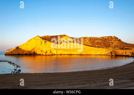 Aguilas, geschützten Marine Park der vier Buchten, auf das Mittelmeer von Murcia, ein Reiseziel in Spanien: Cala Cerrada. Playa La Carolina. Stockfoto