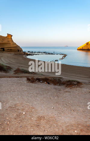 Aguilas, geschützten Marine Park der vier Buchten, auf das Mittelmeer von Murcia, ein Reiseziel in Spanien: Cala Cerrada. Playa La Carolina. Stockfoto