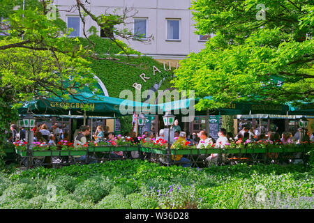 Im historischen Viertel Biergarten, Nikolaiviertel, Berlin, Deutschland, Europa Stockfoto