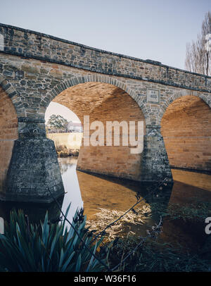 Alte Bogenbrücke in Tasmanien, Australien Stockfoto