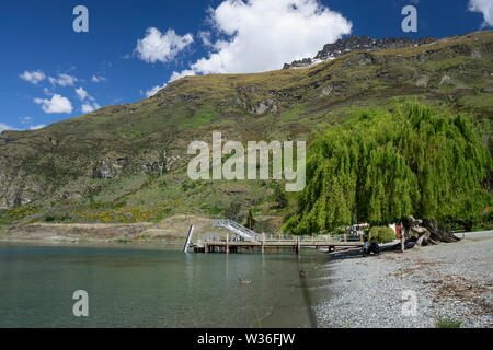 Walters Peak Station Wharf auf Lake Wakatipu nahe Queenstown, Neuseeland. Ein Teil der Station zu Station Radweg. Stockfoto