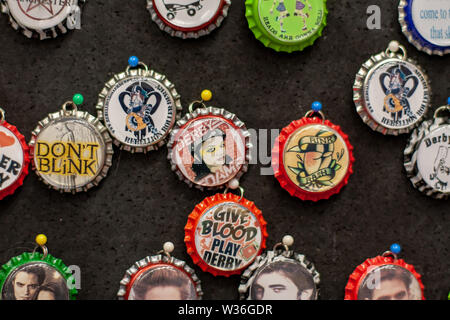 Flasche top Abzeichen für Verkauf zu einem Roller Derby Stockfoto