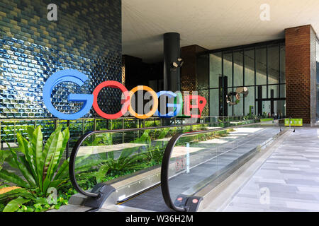 Singapur-28 DEZ 2018: ein Foto von das Google Logo in der Lobby des neuen Campus und Büro von Google in Singapur, die regionale HQ. Stockfoto