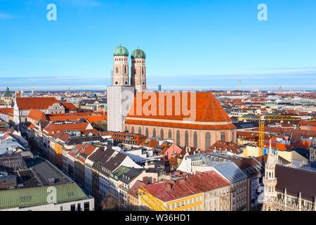 München, Deutschland - Dezember 26, 2016: Antenne Panoramablick und die Skyline der Stadt in München, Deutschland Stockfoto