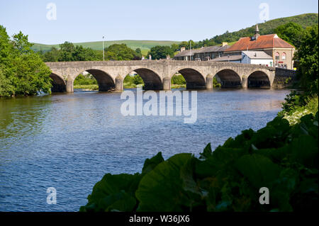 Brücke über den Fluss Wye in Builth Wells Powys Wales UK Stockfoto