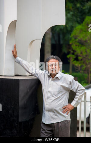 Bangladesch - Oktober 18, 2016: Delwar Jahan Jhantu stehend auf einem Befreiungskrieg Denkmal an BFDC, Dhaka. Stockfoto