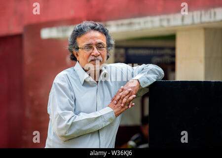 Bangladesch - Oktober 18, 2016: Delwar Jahan Jhantu stehend auf einem Befreiungskrieg Denkmal an BFDC, Dhaka. Stockfoto