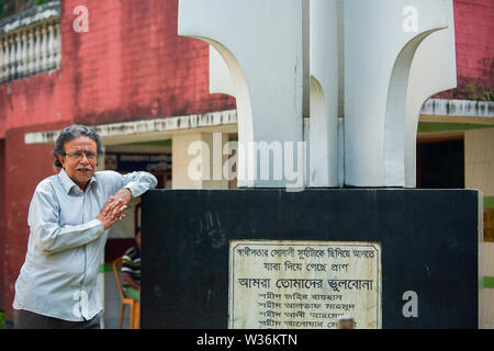 Bangladesch - Oktober 18, 2016: Delwar Jahan Jhantu stehend auf einem Befreiungskrieg Denkmal an BFDC, Dhaka. Stockfoto