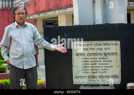 Bangladesch - Oktober 18, 2016: Delwar Jahan Jhantu stehend auf einem Befreiungskrieg Denkmal an BFDC, Dhaka. Stockfoto